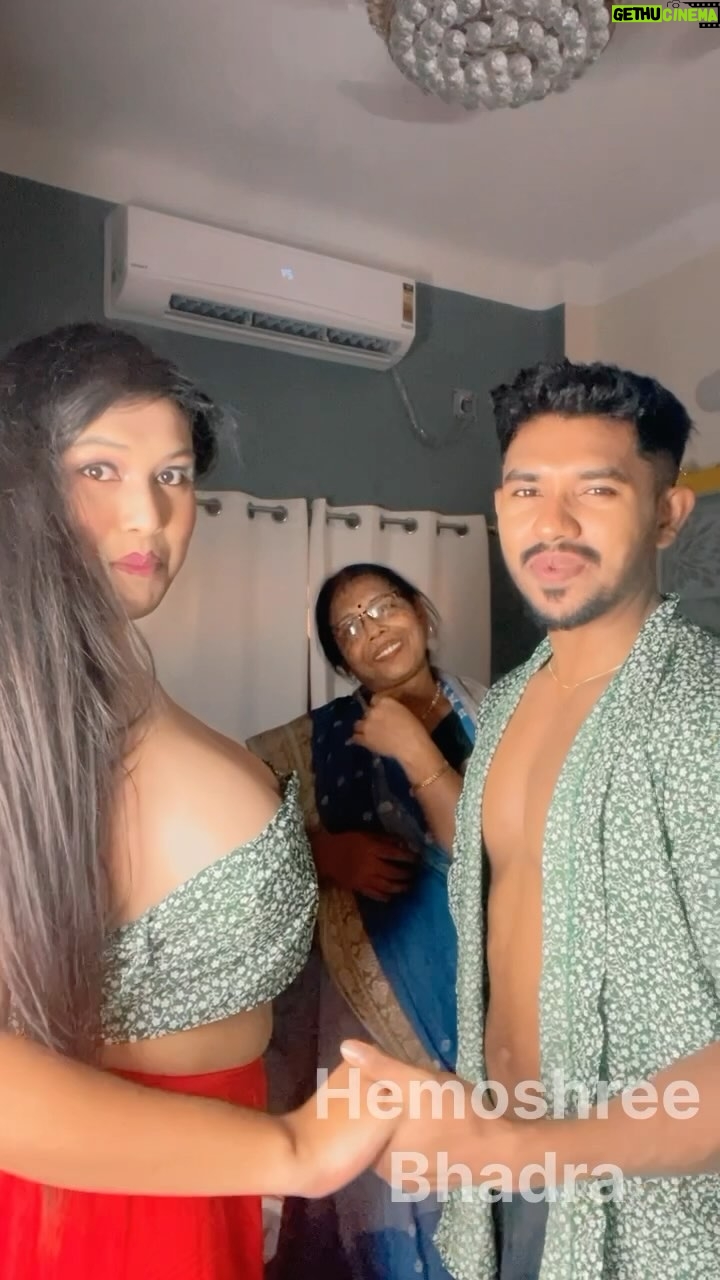 Hemoshree Bhadra - 80.1K Likes - Supportive Indian parent. Aisa kuch na karo ki apka baccho ko apse kuch chupana pare. Chupake jyada karenge to dam ghut jayega . Or bhag jayenge .