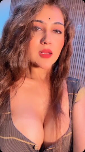 Hiral Radadiya Instagram - Tonight special live link in bio