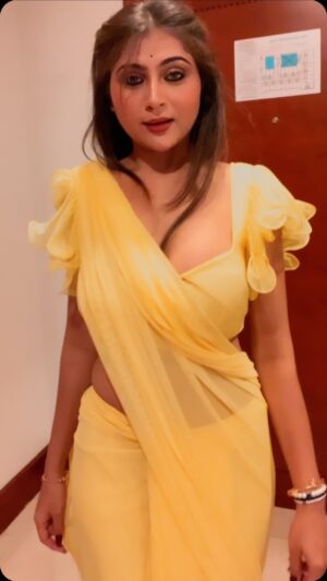 Hiral Radadiya Instagram - #dubai #dubailife #dubaimall #dubai🇦🇪 #dubalinkifamily...if you want know more information about me...link in bio...book a video call..im dubaiavailable for the people of dubai 😀 😉😉