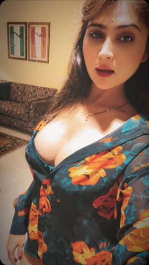 Hiral Radadiya Instagram - Tonight special live link in bio 10.20pm