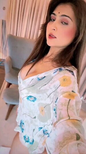 Hiral Radadiya Instagram -