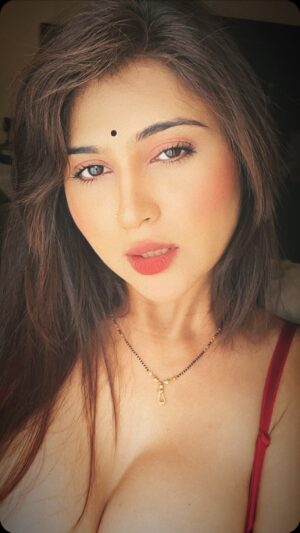 Hiral Radadiya Instagram -