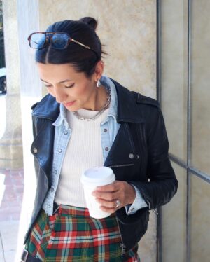 India de Beaufort Instagram - Hello! I’m India, I’m 37, 5’3 and a half ( the half is very important ) I’m married to a guy I’ll be sitting on a porch playing scrabble with when I’m 80 ( New Englander @toddgrinnell ), we’ve been together for 16 years and have a little boy, his name is Crosby and he is 6 and a loving funny fire cracker in every way. We have an 11 year old Jack Russell Terrier Chihuahua called Kid and we live in a little white house in the hills of Los Angeles. I was born in the suburbs of London in a town called Surbiton where I lived with my Mum Karen and my big brother Tom @beaufortandrampton ♥️, I moved to LA when I was around 19 and my accent has been a mess ever since. My mum is a scouser from Liverpool, my scouse nan came from Irish catholic roots and my grandad was born in Calcutta, India. I’ve been a working actor for 22 years and a vintage clothing collector for just as long. I love DIY and carpentry and built my pink arched closet with my mumma who gave me a table saw for my 21st birthday. I throw pots on the wheel, I sew and make clothing, I love all forms of art and hoard crafting supplies. I’m partial to a Negroni, my favorite meal is my mums roast or Spaghetti Bolognese and I made my husband get the warm chewy chocolate chip cookies from Subway when I was pregnant. I have post partum depression, take antidepressants, get social anxiety, cannot keep my car clean to save my life and have to organize everything into oblivion just to hold back how messy I would be if I didn’t. I overshare, I hyper focus, I have to fight the urge to be selfish sometimes but will share anything I have with those I love. I’m fiercely loyal, rely on a calculator for basic math, don’t find it easy to make close friends and thanks to my son the chances of me peeing when I sneeze are very high. The first part of this year was packed with lessons and loss and now, I think I’m happier than I’ve been in a long long time. Having a place to be creative and joyful and share an enormous life long passion is a huge part of that and in turn, so are you ♥️.

Hi! I’m India, and I’m very very grateful that you’re here. ♥️

#mum #wife #daughter #sister #vintagelover #stylist #actor #mathmaticalpotato