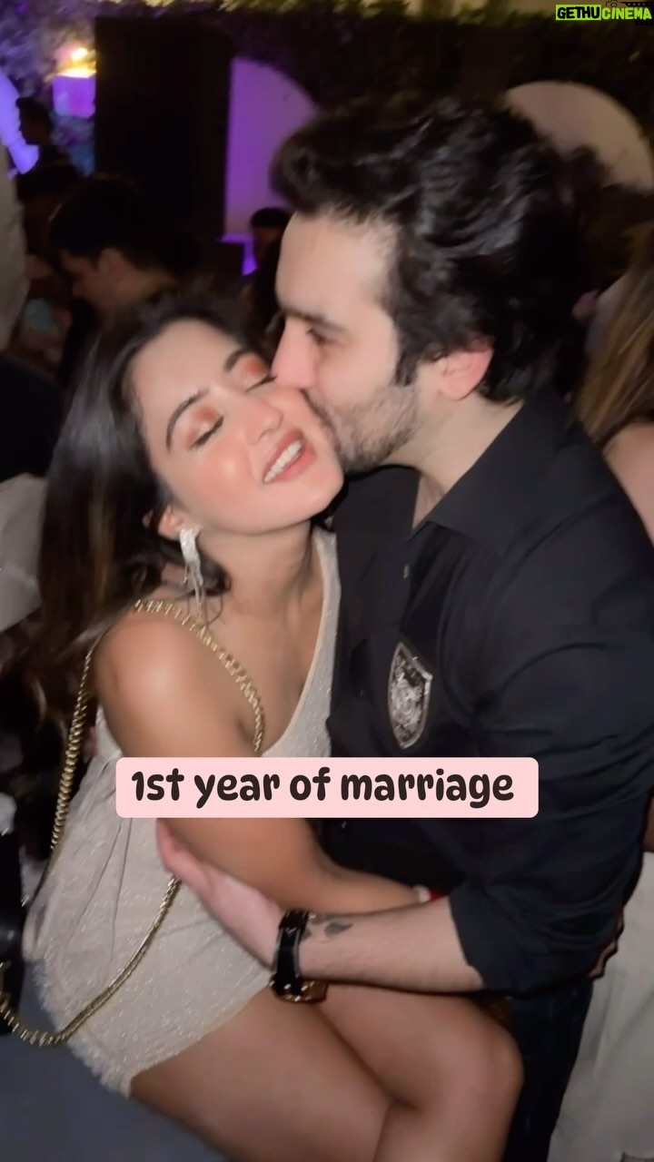 Insha Ghai - 408.7K Likes - Life after marriage!!
#bornoninstagram #feelitreelit #funnyreel #funnyvideos #funnyshit #funnymeme #meme #couplecomedy #couplegoals #couplelove #comedy #comedyreels #couplelove #marriedlife #waitforit