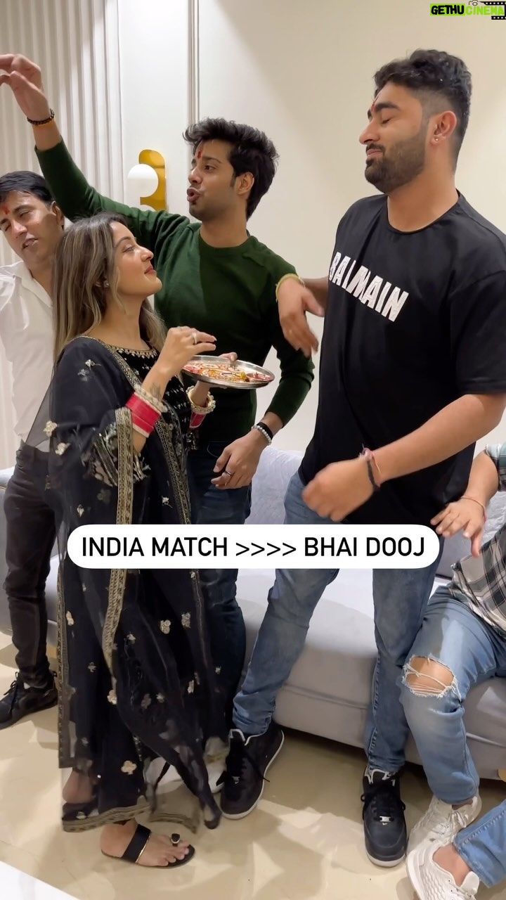 Insha Ghai - 43.7K Likes - When match is important than bhaidooj!!
Wearing @noorkiranicollection
.
.
.
#bornoninstagram #feelitreelit #funnyreel #funnycontent #bhaidooj #funnysiblings #siblings #funnyvideos #brothers #bhai #meme #indiamatch #india #cricket