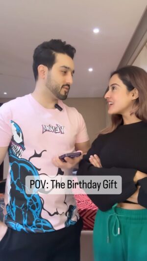 Insha Ghai Instagram - Gift dene ka tareeka thoda casual tha! 
#bornoninstagram #feelitreelit #bornoninstagram #funnycouple #meme #funnyreel #comedy #funnyvideos #couplegoals #couplecomedy #couplevideos #funnyreels