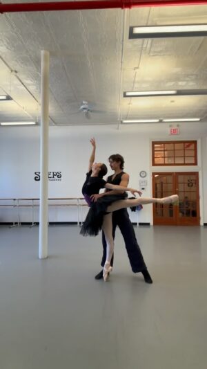Irina Dvorovenko Instagram - Last touch up rehearsal with the wonderful Christine Shevchenko and Mikey Delanuez; Before the ABT Fall Season at the David Koch Theatre starts this coming Wednesday! Thank you Mikey for stopping by on your day off to help Christine.⭐️🩰 @stepsonbroadway @christineshevchenko @mikey_delanuez #labayadère #makarova #ballet #ballerina #variation #privatecoaching #dance #pointework #pointe #bloch #blochgirl