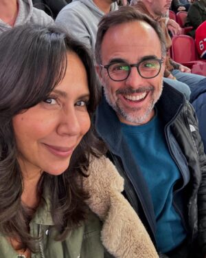 Isabelle Racicot Instagram - Je ne veux pas me vanter mais les 2 fois que je suis allée voir un match cette année, les @canadiensmtl ont gagné et les 2 fois, n’ont accordé aucun but. Je commence à penser que je devrais être là à tous les matchs 😂😂. 

Merci @sebbenoit72 pour l’invitation. Ami au travail et dans la vie 🥰! 

#hockey  #canadiensdemontreal  #mondaynight #gohabsgo