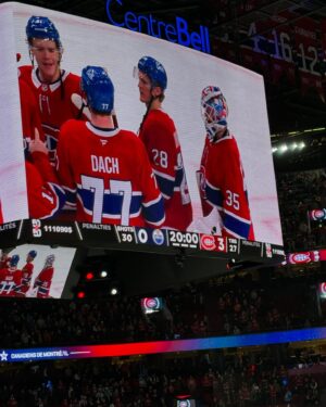 Isabelle Racicot Instagram - Je ne veux pas me vanter mais les 2 fois que je suis allée voir un match cette année, les @canadiensmtl ont gagné et les 2 fois, n’ont accordé aucun but. Je commence à penser que je devrais être là à tous les matchs 😂😂. 

Merci @sebbenoit72 pour l’invitation. Ami au travail et dans la vie 🥰! 

#hockey  #canadiensdemontreal  #mondaynight #gohabsgo