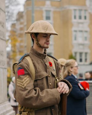 Isabelle Racicot Instagram - Ma première fin de semaine sous le thème du jour du Souvenir en tant que Lieutenant-colonel honoraire du Royal Montreal Regiment: Mess Diner, cérémonies et parades ! C’est tout un apprentissage LOL ! 

En ce Jour de l’Armistice, je pense à ces jeunes soldats qui avaient en moyenne 22-23 ans…l’âge de mon plus vieux. Je pense aussi à ces nombreuses familles qui n’ont jamais été capable de rapatrier leurs proches décédés au combat et qui n’ont jamais eu une vraie paix d’esprit. 

#jourdusouvenir #armistice #remembranceday #weremember #RMR #34gbc

Photos  IG: @newnationcreation
IG: @bryanwilkat
@34gbc_34cbg