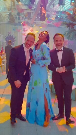 Isabelle Racicot Instagram - C’est le cœur gros que nous vous annonçons que notre aventure radio dans le show du retour est terminée. Après 3 ans et demie de rires, de plaisir et de complicité avec les auditeurs, « Y’est 4 heures quelque part » ne sera pas de retour en 2025. 

Une chimie comme la nôtre, ça ne s’invente pas!  On espère que vous l’avez toujours sentie et qu’à travers nos fous rires, nos questionnements et nos débats, nous vous avons diverti, informé et bien accompagné dans votre fin de journée. 

Un merci particulier à Geneviève Dempsey et Sébastien Bouchard nos complices de tous les jours, merci à tous nos collègues de Rythme et merci à vous. 

La suite pour chacun de nous vous sera dévoilée sous peu ;) 
#feuY4HQP #Rythme #radio #Amispourlavie!