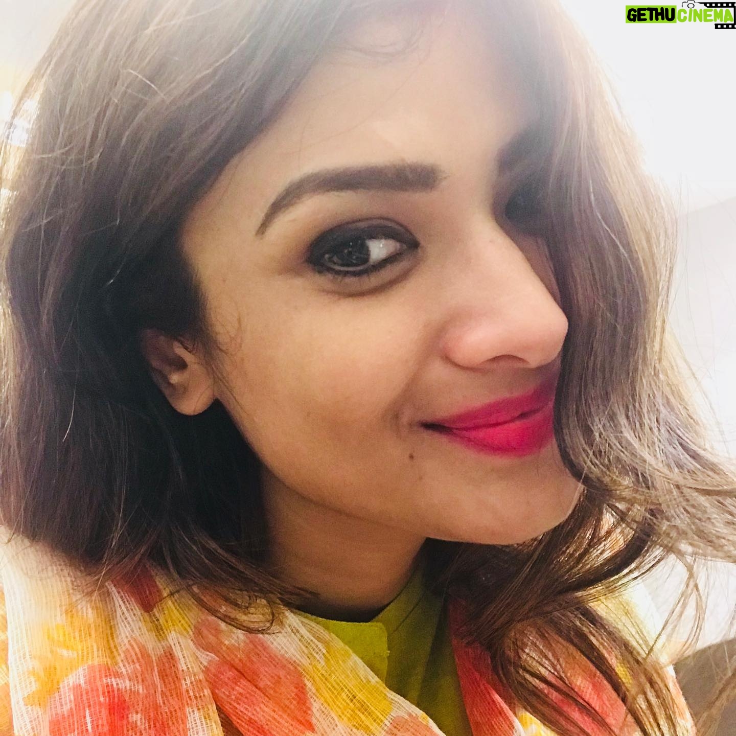 Ishita Vyas - 1K Likes - Smile 😃