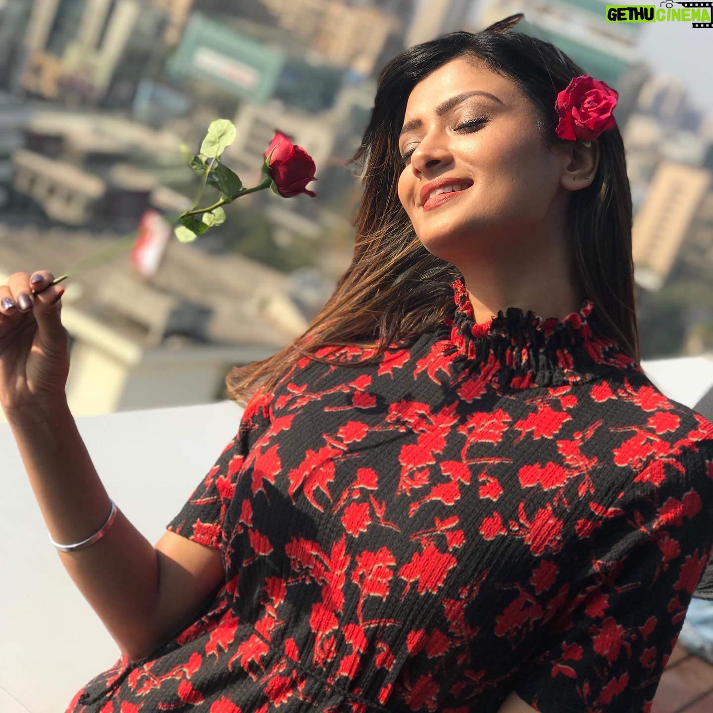Ishita Vyas - 566 Likes - Happy rose day 💐