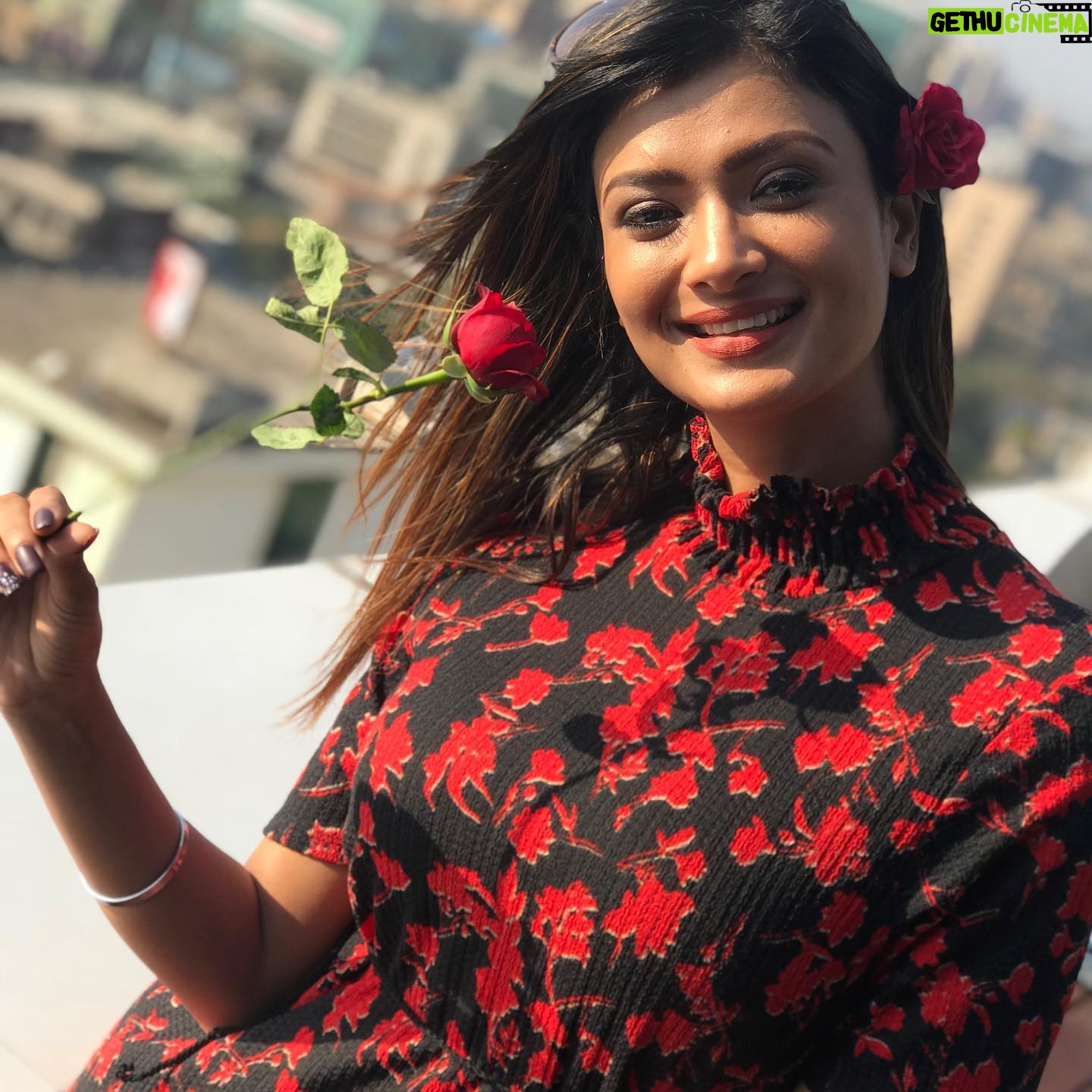 Ishita Vyas - 566 Likes - Happy rose day 💐