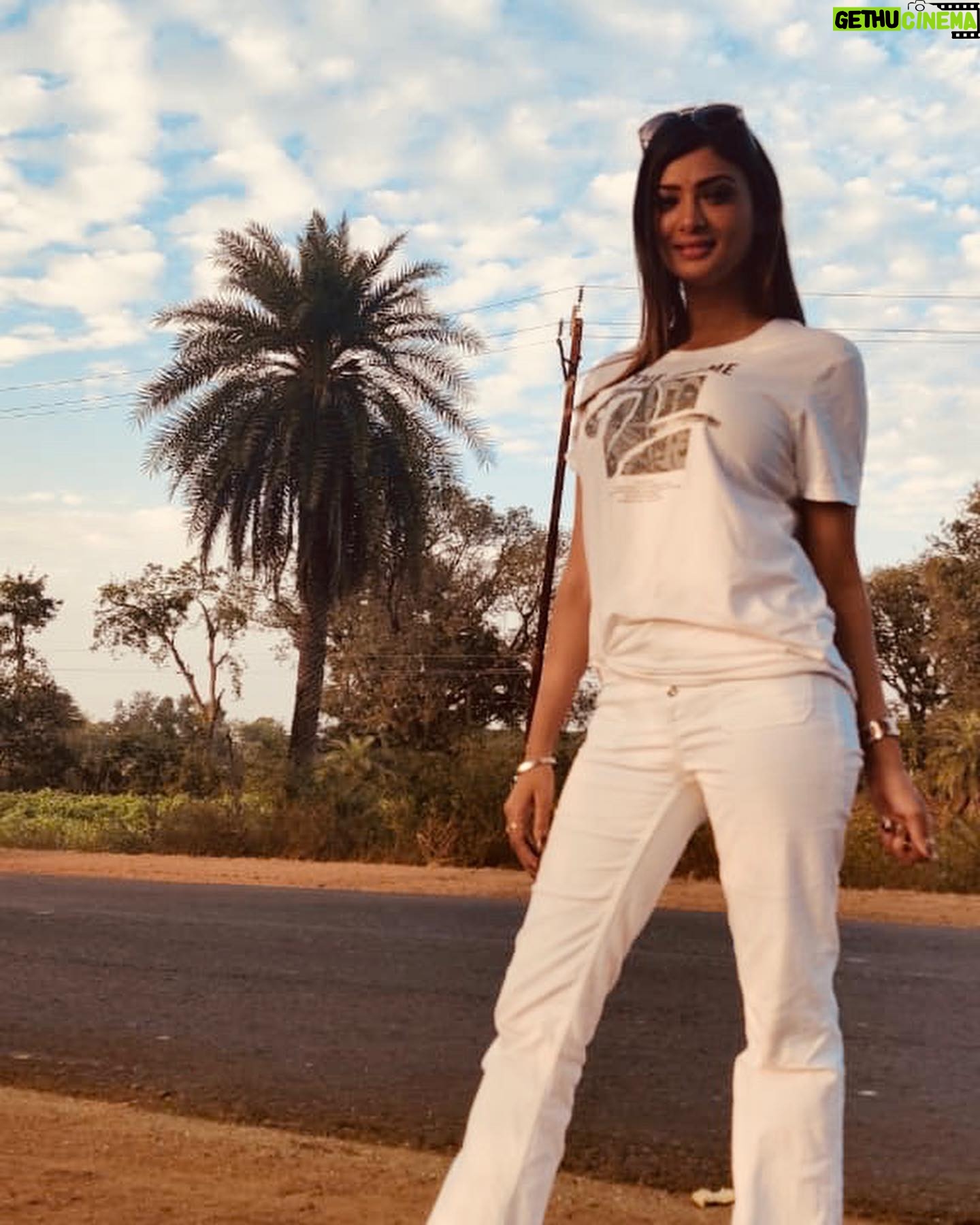 Ishita Vyas - 722 Likes - She loves good vibes,warm sun ,wild waves,kind words,freedom to be herself....flow,hustle,dreams...water and lots of food and vegetables 🍅🤗🤪#Mp#bliss #loveyourself