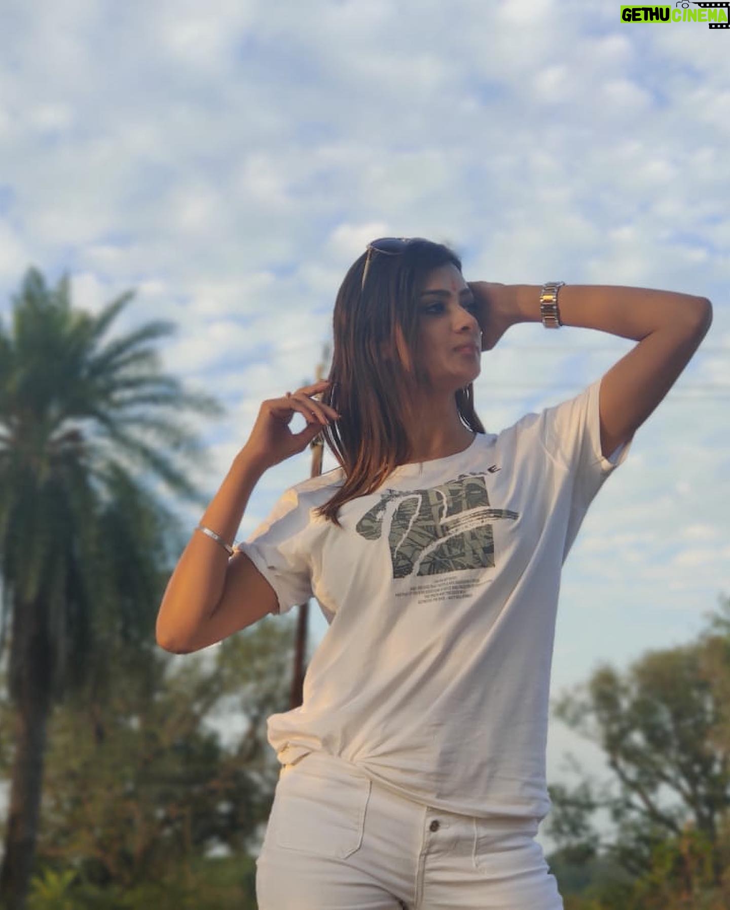 Ishita Vyas - 722 Likes - She loves good vibes,warm sun ,wild waves,kind words,freedom to be herself....flow,hustle,dreams...water and lots of food and vegetables 🍅🤗🤪#Mp#bliss #loveyourself