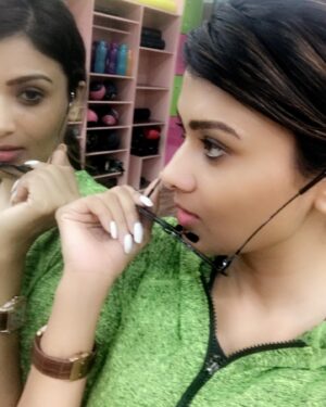 Ishita Vyas Instagram - 🦋🦋🌺