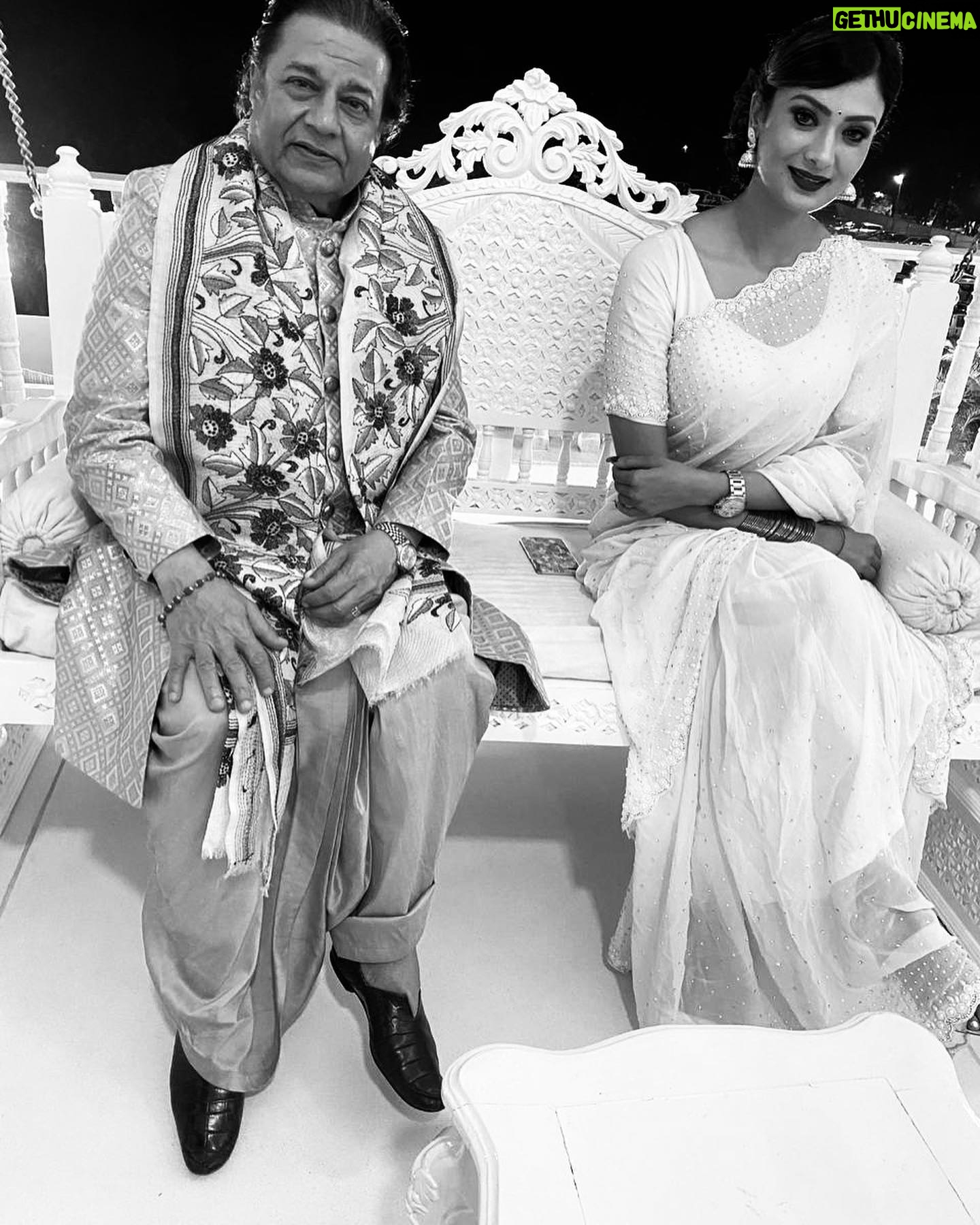 Ishita Vyas - 595 Likes - “With the ghazal legend “