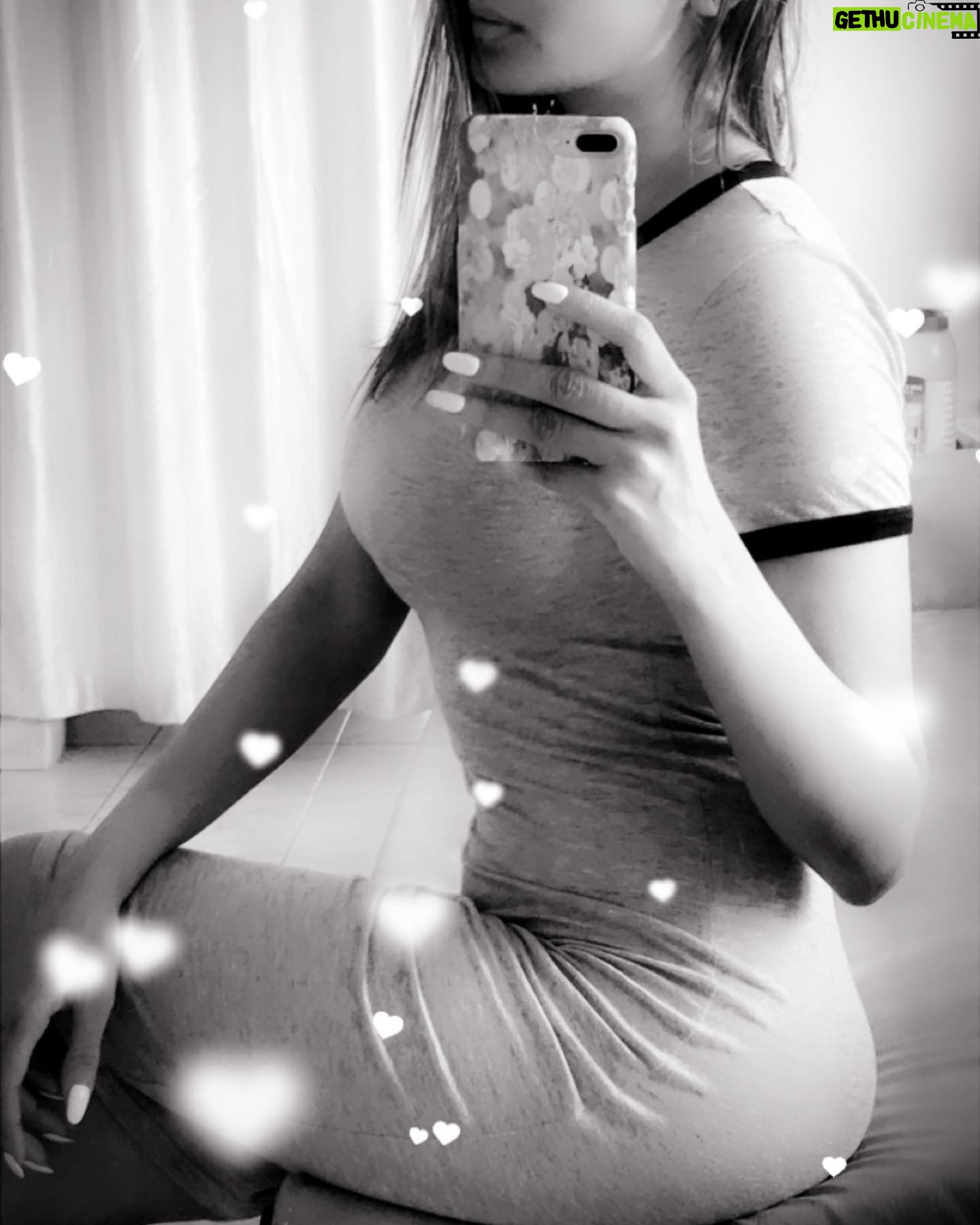 Ishita Vyas - 1.7K Likes - Hello 👋