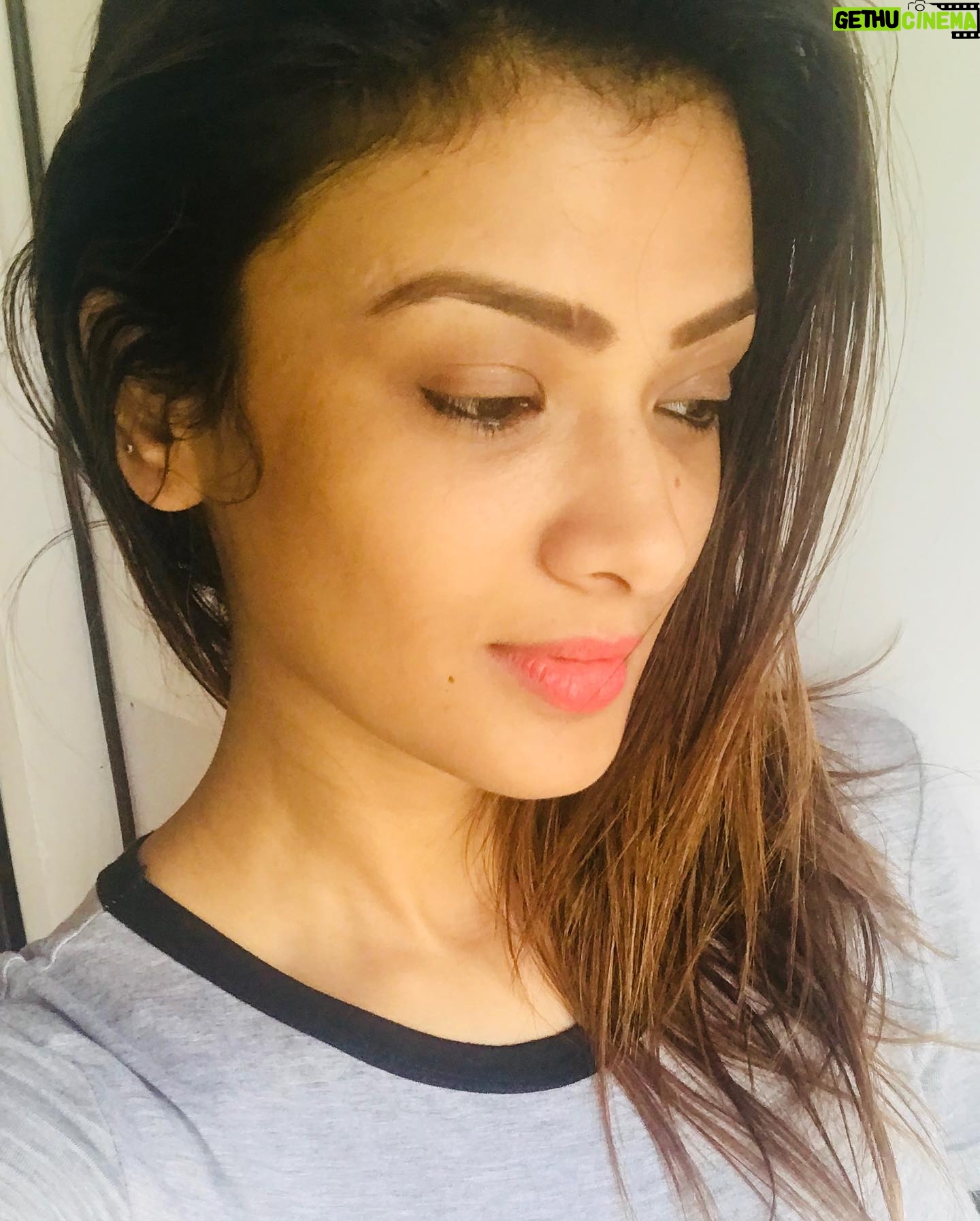 Ishita Vyas - 1.7K Likes - Hello 👋