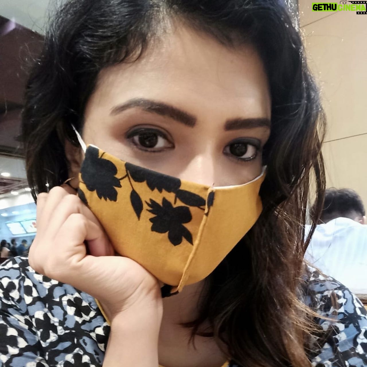 Ishita Vyas - 653 Likes - Feeling happy having a happy meal 🍔 #Bhopal#Shopping# My time#Peace of mind.