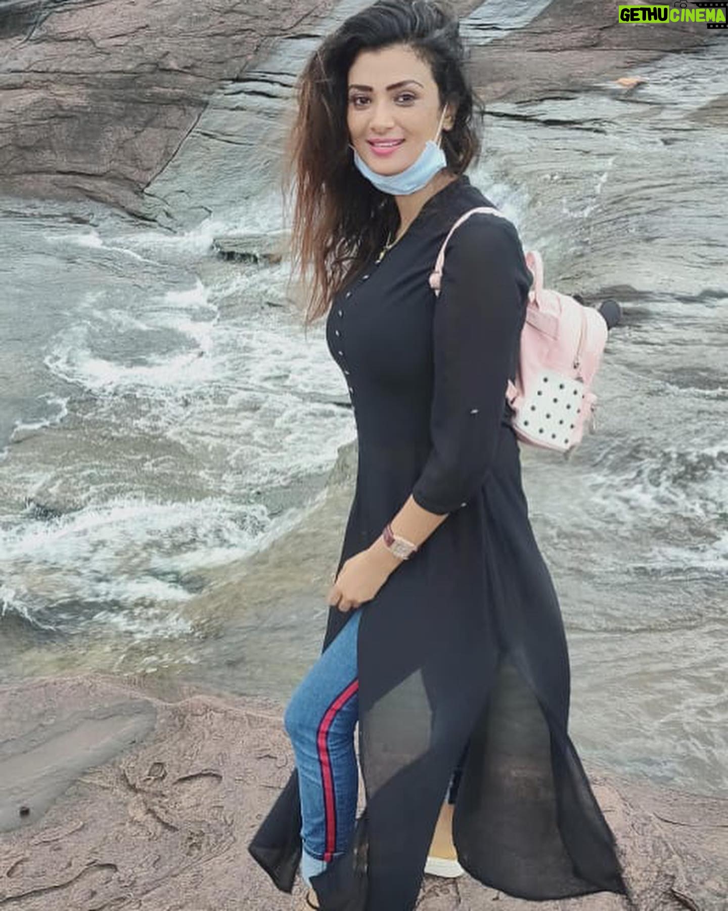 Ishita Vyas - 1.1K Likes -