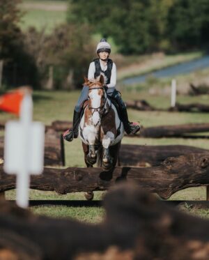Jade Affleck Instagram - Episode 5 of the Mochara All Star Academy is on H&C  Now!! This was probably my favourite lesson of the week and it was certainly Eddies too! 🥰Its not every day you get a cross country lesson with @laura_collett 🙈🦄