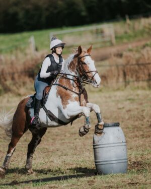 Jade Affleck Instagram - Episode 5 of the Mochara All Star Academy is on H&C  Now!! This was probably my favourite lesson of the week and it was certainly Eddies too! 🥰Its not every day you get a cross country lesson with @laura_collett 🙈🦄