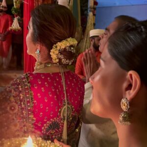 Jaya Kishori Instagram - It was a great evening ♥️

Thank you for the beautiful outfit @panghat_sarees ✨

#jayakishori #ambanis #ganeshutsav #antilia #celebration #indianfestivals