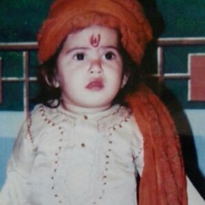 Jaya Kishori Instagram - Never lose the kid inside you ☺️👶🏻

#jayakishori #childhood #happychildrensday #innocence #happiness #pure #love