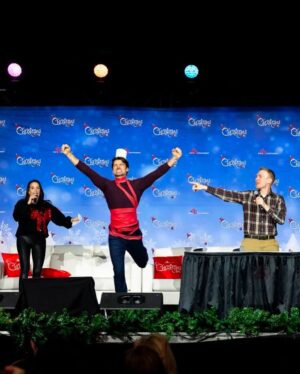 Jenna Leigh Green Instagram - I had so much fun this weekend sharing the magic of Christmas Con with so many wonderful people. So much love to @thats4ent for having me back again this year to host and share in the Holiday magic. I took no photos. That’s how you know you were truly in the moment and soaking it all up. To everyone who came to say hello, thank you for sharing your Joy with me! 

Special thanks to @sabrinaozuna @vanitydollsartistry and @presleyannphoto for 💇🏻‍♀️💄📸. It takes a village and I’m obsessed with mine! 🎄