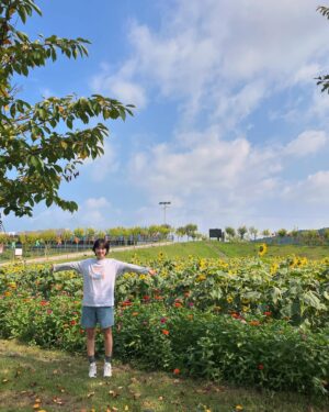 Jeon Hye-jin Instagram - 뻥 차인 날 날씨는 맑았네☀

#Tvn #9:20 #사외다
