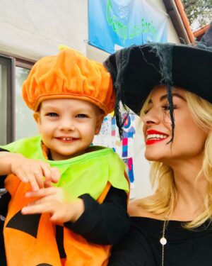 Jessica Collins Instagram - Memories of Halloween Past… 👻🎃