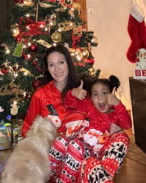 Jillian Faye Hall Instagram - It’s Christmas Eve!!🎄🎅 Wishing everyone a wonderful holiday! ❤️💚❤️💚❤️💚 #merrychristmas #christmas #countdown #christmaseve #mommydaughter #violet #jillian #diva #divas #stilladiva #myheart #twins