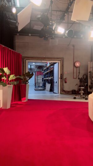 Joana Latino Instagram - Tudo menos um desfile de alta costura. 
#encantador 
Cabelo da @rosacarvalho_oficial e@maquilhagem da @madalenamartins.makeup