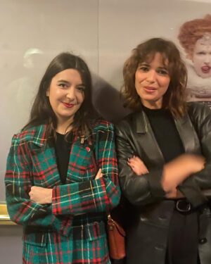 Joana Santos Instagram - 10 coisas que gostei muito em Londres 🇬🇧 

1. Fish&Chips and a 🍺 
2. Uma @carreira_lau por dia nem sabe o bem que lhe  fazia.
3. Estar com “ON FALLING” no BFI e ganharmos The Best First Feature Award!!!!!!! AAAAAHHHHHHHH
4. Macellaio RC Soho, das refeições mais gostosas que já comi ( só de me lembrar fico a salivar) 
5. Ir ao National Theatre e ver um belíssimo espectáculo, The Other Place.
6. Borough Market, The Black Pig (só de me lembrar salivo again) 😂
7. Ir à Tate Modern, visitar os clássicos e os emergentes.
8. 😇 cenas.
9. Sol em Londres. Fuck yeah! 🙏
10. O handsome guy que me acompanhou nesta viagem e que me faz rir como uma parva há 13 anos.