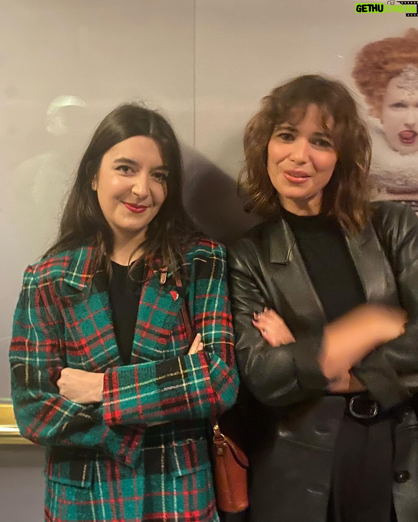Joana Santos - 1.9K Likes - 10 coisas que gostei muito em Londres 🇬🇧
1. Fish&Chips and a 🍺
2. Uma @carreira_lau por dia nem sabe o bem que lhe fazia.
3. Estar com “ON FALLING” no BFI e ganharmos The Best First Feature Award!!!!!!! AAAAAHHHHHHHH
4. Macellaio RC Soho, das refeições mais gostosas que já comi ( só de me lembrar fico a salivar)
5. Ir ao National Theatre e ver um belíssimo espectáculo, The Other Place.
6. Borough Market, The Black Pig (só de me lembrar salivo again) 😂
7. Ir à Tate Modern, visitar os clássicos e os emergentes.
8. 😇 cenas.
9. Sol em Londres. Fuck yeah! 🙏
10. O handsome guy que me acompanhou nesta viagem e que me faz rir como uma parva há 13 anos.