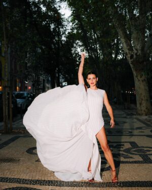 Joana Santos Instagram - ✨GLOBOS DE OURO 2024✨

Styling: @sergio.onzestylist
Vestido: @luiscarvalhoofficial 
Joias: @beatrizjardinha
Sapatos: @aldo_shoes 
Makeup e cabelo: @catiabolota 
Fotos: @davidoliveira.raw 
 @ohotelhotel 
@elite_lisbon @carla_quelhas @mariainesgms @sarafsant0s 

Obrigada ❤️

Foi bonita a noite! @globosdeouro @sicoficial