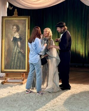 Joely Richardson Instagram - Very extraordinary day spent with ‘Portrait Artist of the Year’ @arts.sky . The Object I chose was a portrait of my grandmother Rachel Kempson. Granny was  somewhat overlooked as an actor - her greatest passion  friendship . When I look at this portrait I see all my family members past and present flit or hum within it. To witness the talent and dynamism of the artists and semi finalists was a rare insight. Thankyou #paoty . Thankyou @svenbayerbach @gemmapeacemakeup and @roksandailincic . Thankyou Paul Lee 🎨 #artists #judges #painting #talent #portrait @arts.sky #team #great #allwinners