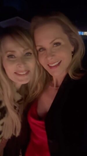 Josie Davis Instagram - MERRY CHRISTMAS!🎄
HAPPY HANUKKAH! 🕎 
🙏🏻 
Let’s remember to be Grateful even for the small things…as they will grow. 
💗Here’s a small piece of my holiday this year.
. @sofiatrublond 💗🎄
.
.
#Christmas #merrychristmas #hanukkah #happyhanukkah #holidays #happyholidays #holidayseason #grateful #gratitude #merry #JosieDavis