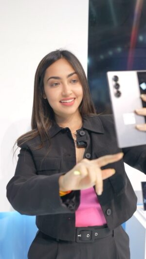 Kaashvi Hiranandani Instagram - don’t laugh 😡

Get the new Samsung Galaxy ZFold 6 with incredible AI features like Sketch to Image ✨

#GalaxyAI #GalaxyZFold6 #PlayGalaxy #Samsung @samsungindia 
#kaashplays #s8ul