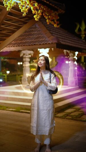 Kaashvi Hiranandani Instagram - ॐ नमः शिवाय 🕉️
#kaashplays #mahashivratri 
shot by @deomanish
edited by @himsmakevisuals 
.
.
.
.
.
.
#shivratri #shiv #harharmahadev #omnamahshivaya #s8ul #kaashvi #bgmi #reelsindia #hinduism #hindutemple #keralatourism #kerala #reelitfeelit #parvati #shiva