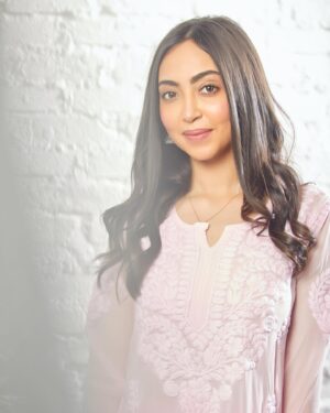 Kaashvi Hiranandani Instagram - give me a nickname 💞 
📸: @shivanigoel96 
#kaashplays
.
.
.
.
.
.
.
#explore #bgmi #indianwear #fyp #chikankari #indian