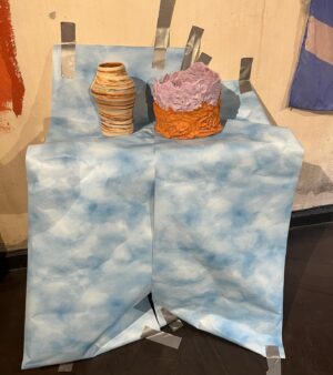 Kakan Hermansson Instagram - Tack alla som kom och välsignade min utställning POTTERY SHOW i lördags på @magasin.de.gauche . Det finns grejer kvar, slidea in i dm vid intresse. 

Tack @oddbird och @pompette_dryckeshandel för dryck, och @tommiesex för utmärkt samarbete. Och inte minst @dennyyoler min broder som alltid fixar och grejar för mig ❤️
