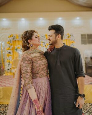 Kanwal Aftab Instagram - Mehndi ke raat with my fav people ♥️🔥

 my & mama attire @sassy.thrift.store28 
jewellery @bello.jewellery 
makeup @makeupbyhassan_02 
📸 @adil_bajwa_ 
aizal outfit @cinderella.pk 

[ kanwalzulqarnain, kanwalaftab, aizal zulqarnain, zulqarnainsikandar, mehndi, cousinwedding ]