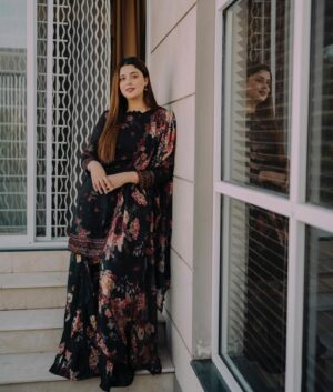 Kanwal Aftab Instagram - I love you nano mama & my jaan aizal 🫀🫀

👗 @iznikfashion 
📸 @executive.clicks 

#kanwalzulqarnain #kanwalaftab #blessed #alhumdullilah #motherdaughter #motherday