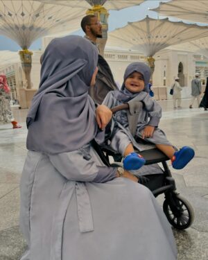 Kanwal Aftab Instagram - Madinah ♥️ 

👗 @cinderella.pk 

#kanwalzulqarnain #aizalzulqarnain #kanwalaftab #blessed #motherdaughter #goals #mashallah #madinah