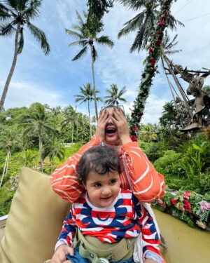 Kanwal Aftab Instagram - Sukar Alhumdulillah for everything 🫶🏻🫶🏻

#kanwalzulqarnain #kanwalaftab #zulqarnainsikandar #aizalzulqarnain #blessed #alhumdulilah #goals #family #vacation #bali #alasharumbali #swing