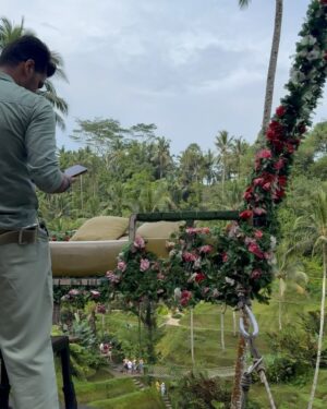 Kanwal Aftab Instagram - Sukar Alhumdulillah for everything 🫶🏻🫶🏻

#kanwalzulqarnain #kanwalaftab #zulqarnainsikandar #aizalzulqarnain #blessed #alhumdulilah #goals #family #vacation #bali #alasharumbali #swing