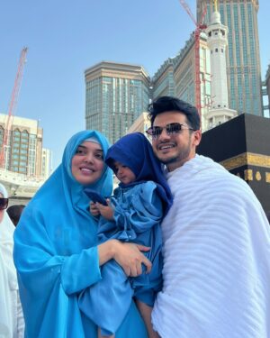 Kanwal Aftab Instagram - Safar e Ishq ♥️🕋✨ 

Ihram : @erada_byamber 

#zulqarnainsikandar #zulqarnainarmy #makkah #umrah #family